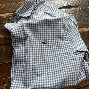 Men's vineyard vines gray and white button down. Size small
